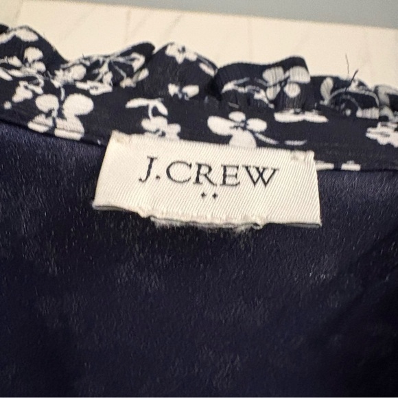 J.Crew Factory V-Neck Crinkle Top in Black with White Floral Print Size 3XL - Picture 6 of 9